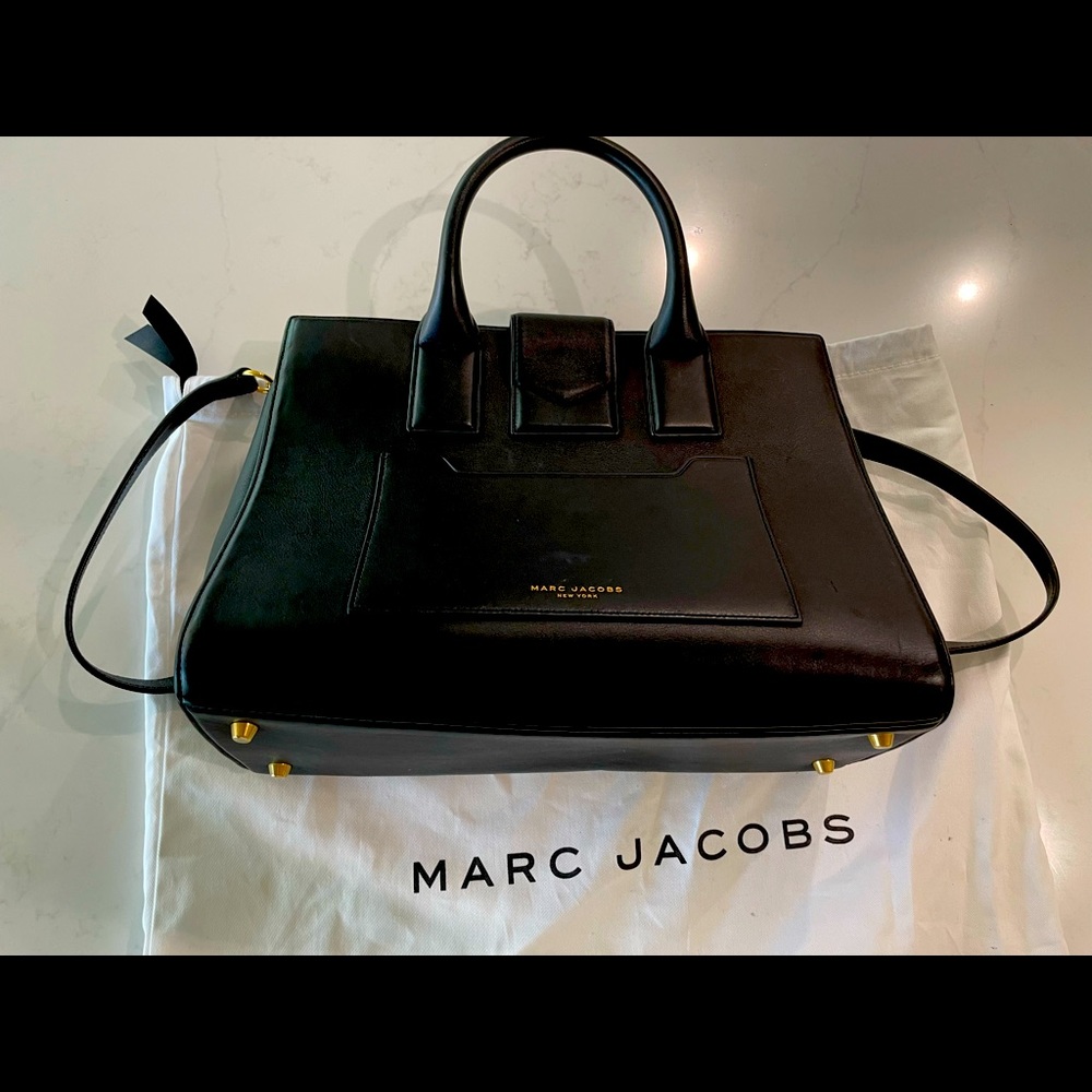 MARC JACOBS
Calfskin Small West End Top Handle Bag Black